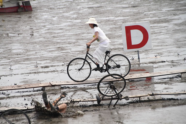 泥の中の大運動会 ガタリンピック 厄介者を資源化する視点 15年8月号 事業構想オンライン