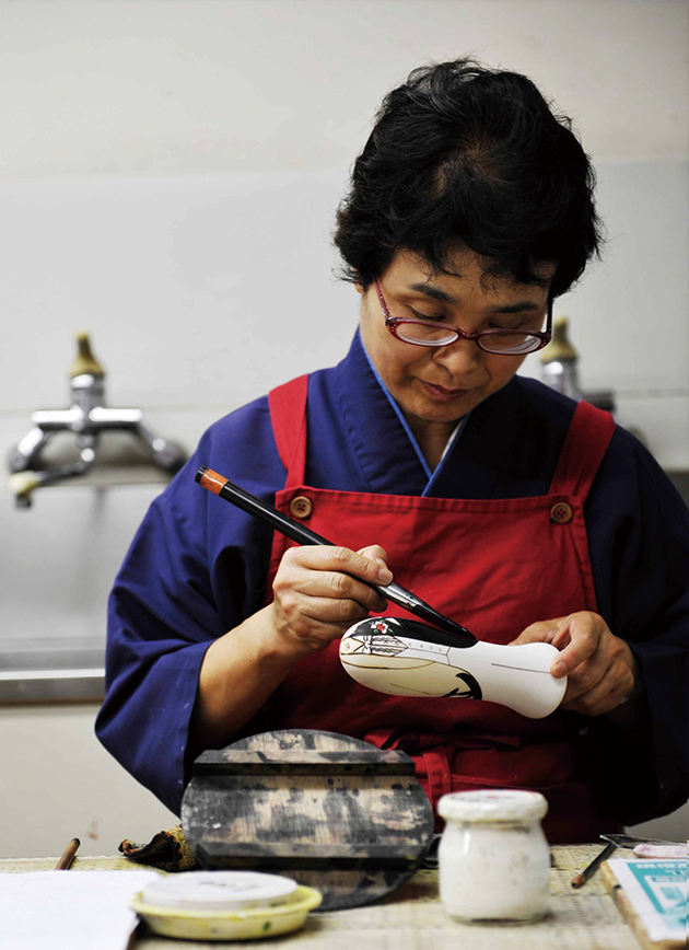 キャラクターこけし」が大ヒット グローバル展開する伝統工芸 | 2016年