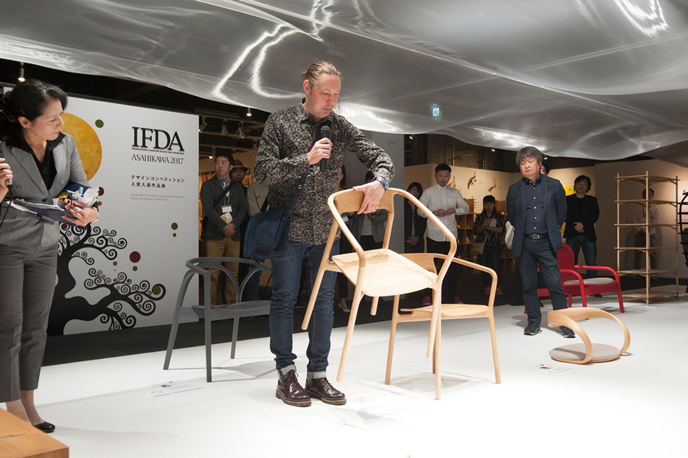 50年続くデザイン経営 旭川から世界に飛躍する木工家具メーカー 2019年8月号 事業構想オンライン