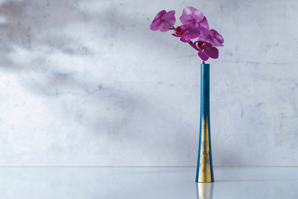 伝統着色技術を革新 「高岡銅器」の可能性を広げる | 2023年1月号