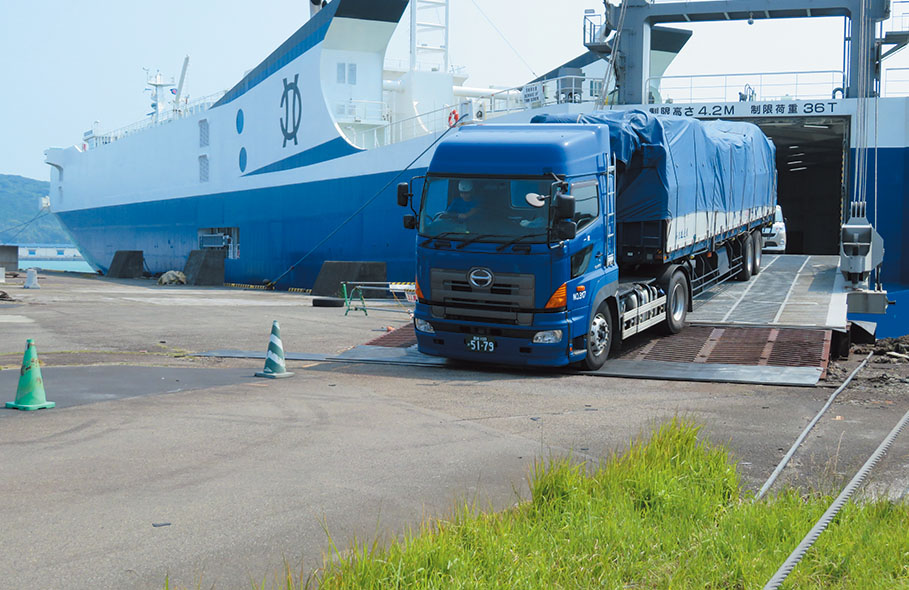 RORO船による海陸一貫輸送で、脱炭素や人手不足に貢献 | 2024年4月号