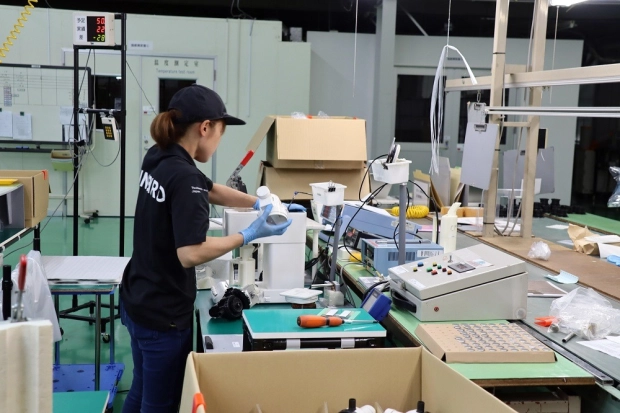 セル生産方式を採用したツインバードの生産ライン