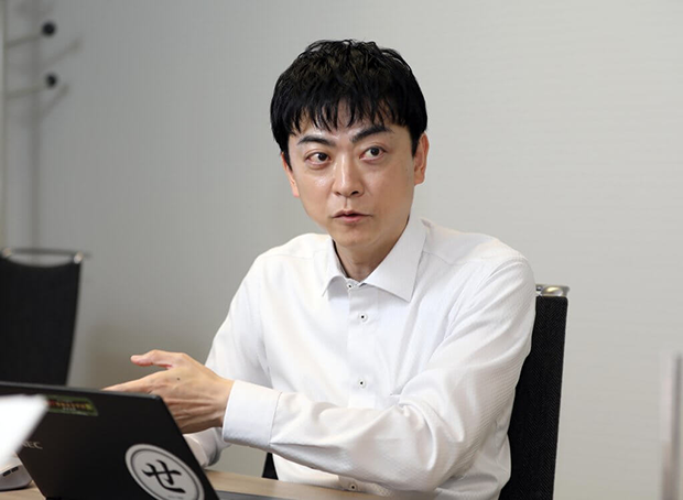 社内のリスク対応体制などを説明するNEC経済安全保障統括室長の石見賢蔵氏