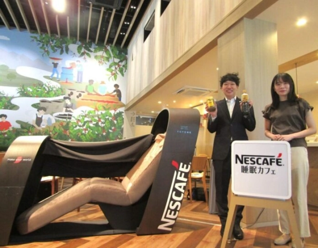 左からネスレ日本の岩渕聡氏(飲料事業本部レギュラーソリュブルコーヒー&液体飲料ビジネス部シニアブランドマネジャー)、トヨタ自動車の加藤彩綾氏(先進モビリティシステム開発部TOTONE-Zグループ)