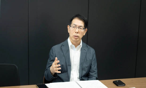 代表取締役社長　牧 謙 氏