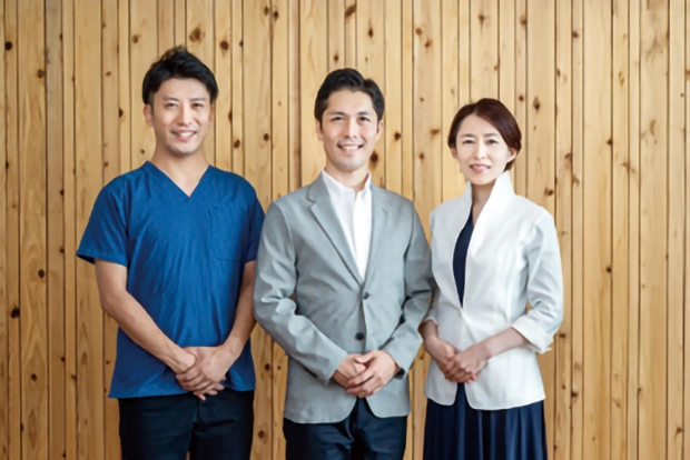 左から杉浦COO、下村CEO、宝田CCO。「転倒によるけがをなくす」未来を目指し、それぞれの専門性を武器に挑戦を続ける