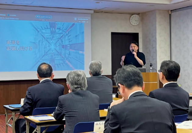 ロボットによる未来、スタートアップの可能性を広げるべく、数々の講演で積極的にメッセージを発信する藤本氏