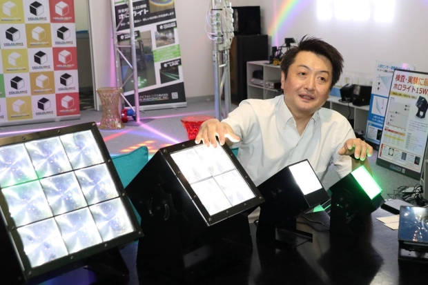 ホロライトの特徴を説明する池田社長