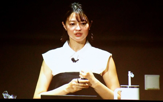 基調講演する俳優でAGRIKO代表取締役の小林涼子さん