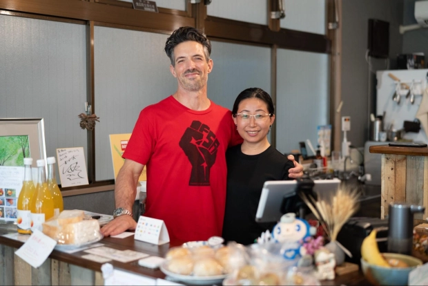 ファンコーニ・マイケルさんと菜美子さん