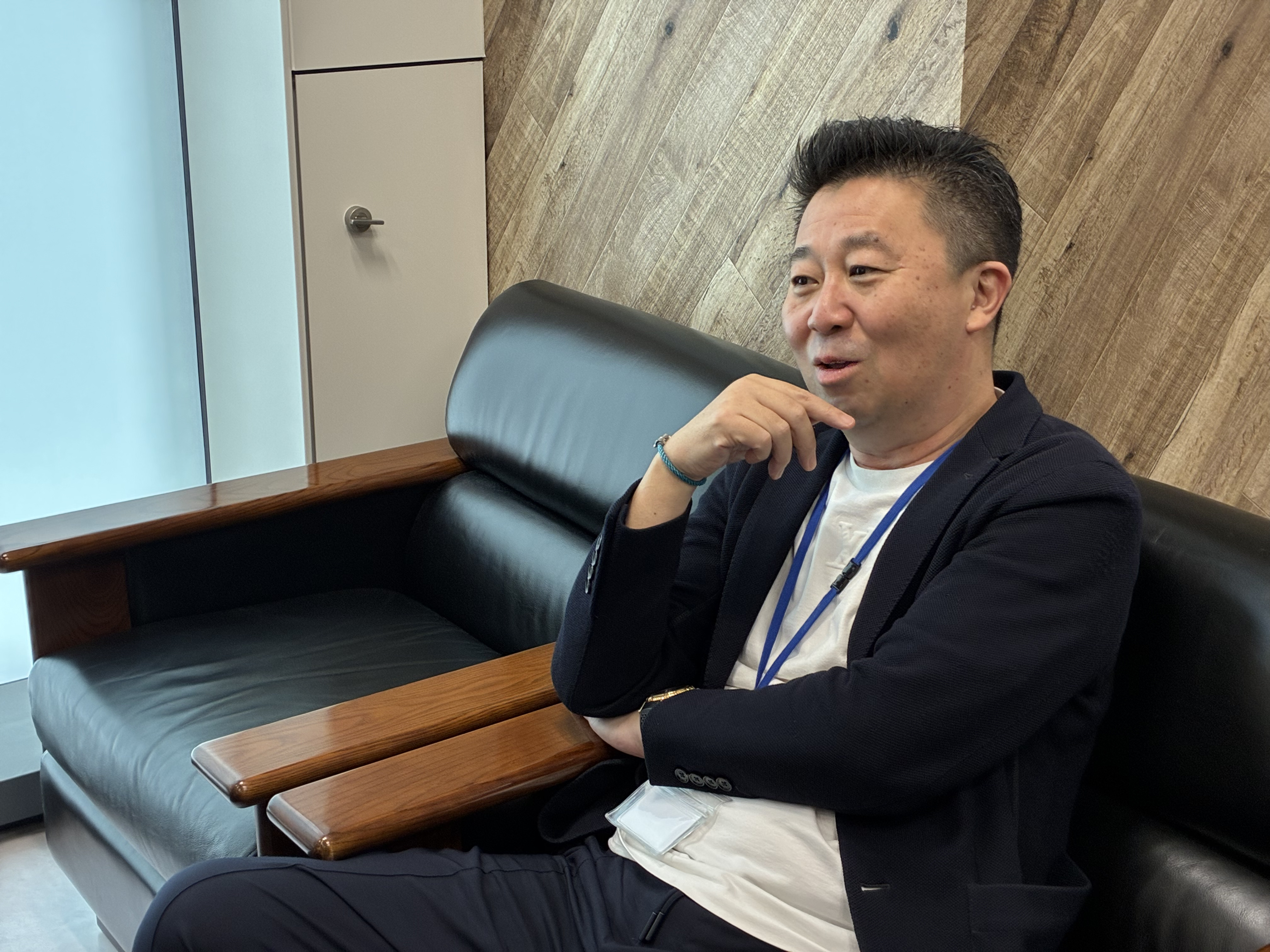 PH_インタビュー中イメージ (1)