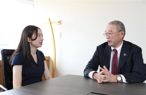 左から、安ヵ川彩乃氏、遠藤信博氏