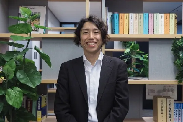 吉本 一貴：製造産業局 自動車課モビリティDX室。自動車関連税制や自動車のデジタル化推進に関する業務を担当。