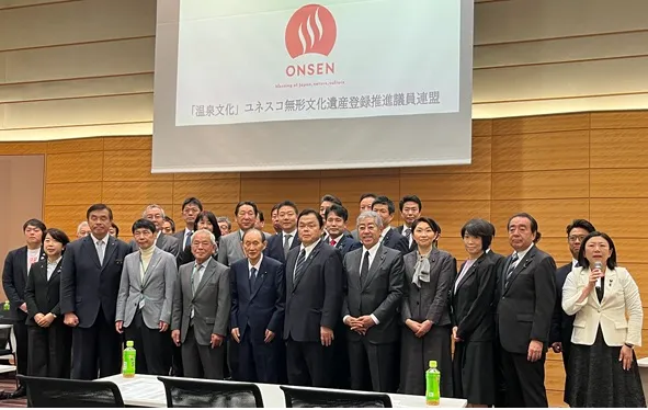 約30人の議員メンバーが参加