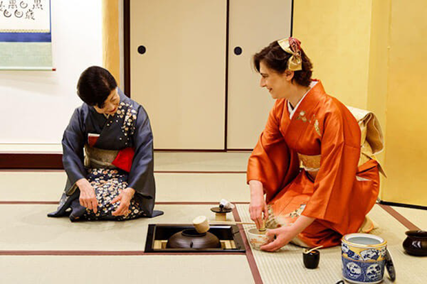 訪日外国人向けの文化体験プログラム（茶道）