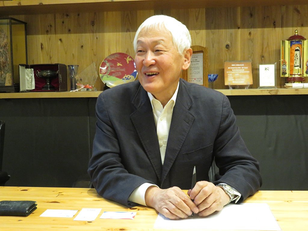 「木材の可能性を追求し続けてきた木のエキスパートとして、木造建築をさらに広め、持続可能な社会の実現を目指したい」と語る中島浩一郎社長