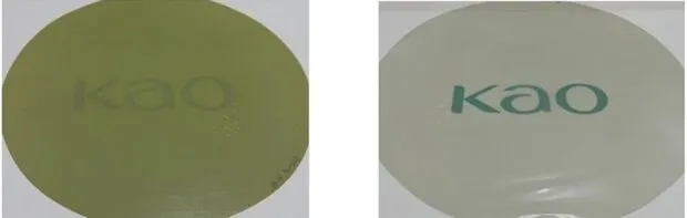 インクなどの異物を除去していない再生樹脂フィルム（左）と、異物を除去したもの。透明度が明らかに違う（花王提供）