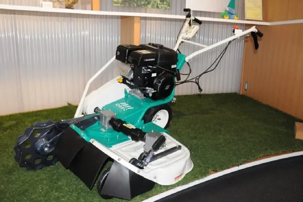 「現場体感」から生まれた、あぜ草刈り機「ウイングモアー」