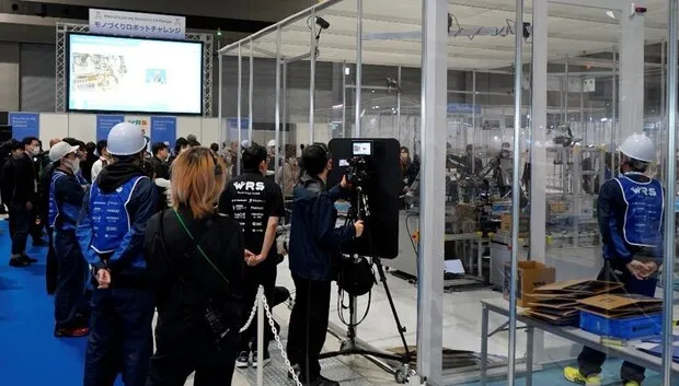 多くの観客が競技の様子を見守った