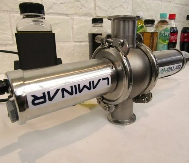 配管の左右に設置されるLaminar（ラミナー）社のスペクトルセンサー（分光センサー）