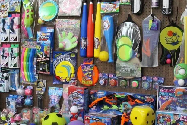 社内のショールームに並ぶおもちゃ