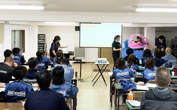 アイデア発表会では全ての班が、アイデアミーティングで生み出した企画案をプレゼンする