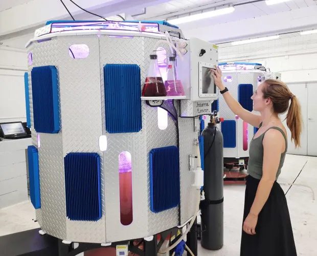 養殖の根源である微細藻類を培養する装置