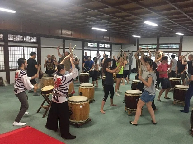 京都のお寺で和太鼓体験
