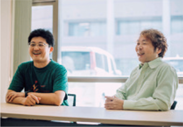 先進的素材の開発を通じ、次世代情報技術の創出と社会実装に取り組む中野氏（左）と西原氏（右）