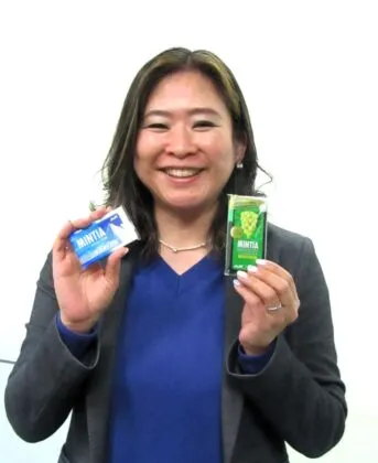 アサヒグループ食品の真鍋礼子マーケティング本部マーケティング一部担当部長