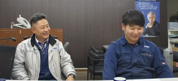 漫才のような掛け合いで仲の良さを見せる青木さんと西田さん