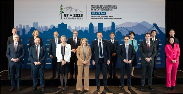 2025年12月に開催されたG7産業・デジタル・技術大臣会合でもデータ連携は重要なテーマとなった（後列右から2人目が井野俊郎経済産業副大臣）