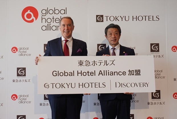 武井隆社長（右）とGHAのクリストファー・ハートリー最高経営責任者