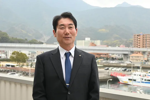 宇和海水産物のブランド価値向上と安定供給に取り組む木和田権一社長（本社3階テラスで）