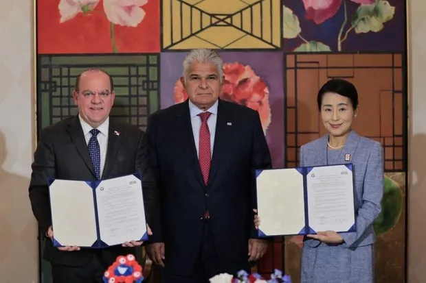ホセ・ラウル・ムリノ大統領の立ち会いのもとMOUを締結