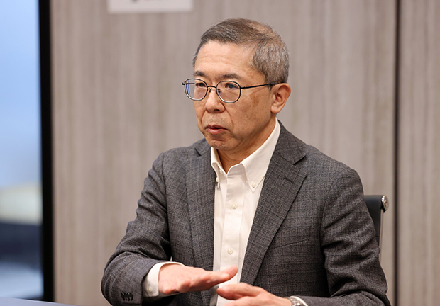 「LCAとは、ライフサイクル全体のエネルギーと物質の流れをしっかりと把握し、そこからCO2のような環境負荷物質を、全体最適化を考えながら、削減していくという考え方です」と語るLCAエキスパートセンター代表取締役社長の神崎昌之さん