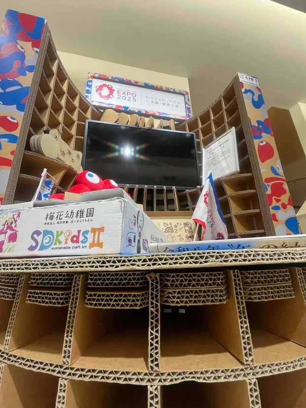 強化段ボールの展示台