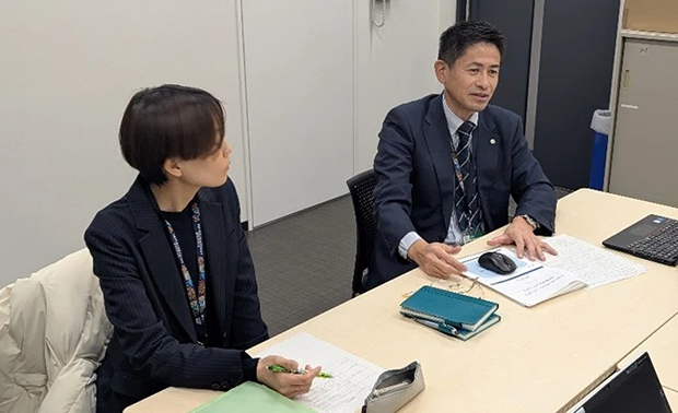 坂井市生活環境部環境推進課の北川課長、渡邉主事