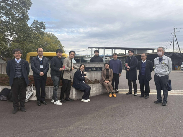 株式会社海連前での集合写真