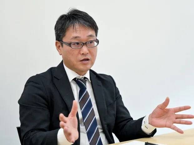 石曽根智昭（いしぞね・ともあき）　経済産業省製造産業局産業機械課ロボット政策室長。関東経済産業局入局後、製造産業局車両室課長補佐、いわき市産業振興部長、商務情報政策局産業保安グループ製品安全課長補佐などを歴任。2023年より現職。