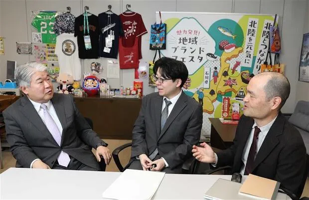 特許庁「福島復興支援チーム」の活動について語る師田晃彦さん（左）、佐々木洋さん（中央）、大谷純さん（右）の3人