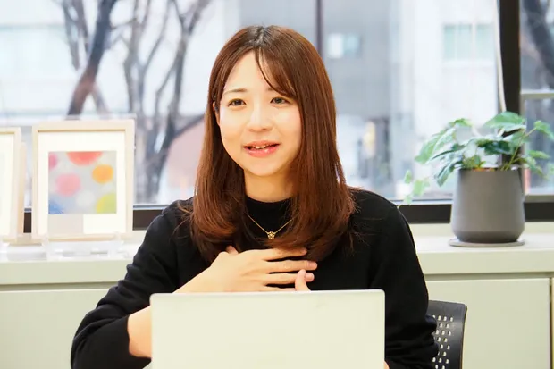 色々な人と話をするのがストレス発散になるという石下谷さん。現在の部署では企業に寄り添う駆け込み寺として、企業との対話を大切にしている。