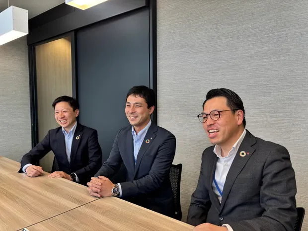 右から、岡田 博行さん、笠井 慧介さん、小谷 紘輝さん
