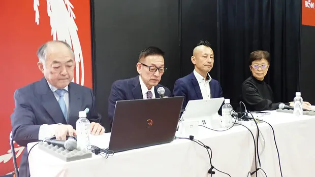米マーケットの行方について話し合う、左から元農水審議官の針原寿朗さん、公益社団法人日本炊飯協会の千田法久会長、ヤングファーマーの会の山嵜哲志会長、日本食糧新聞社ビジネスサポート本部の佐藤路登世さん（4月15日、東京ビッグサイト）