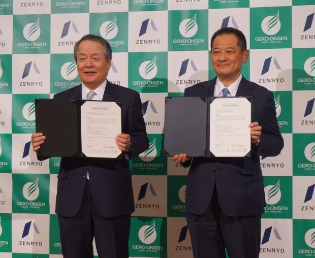 中間幹夫社長（左）と瀧康洋会長