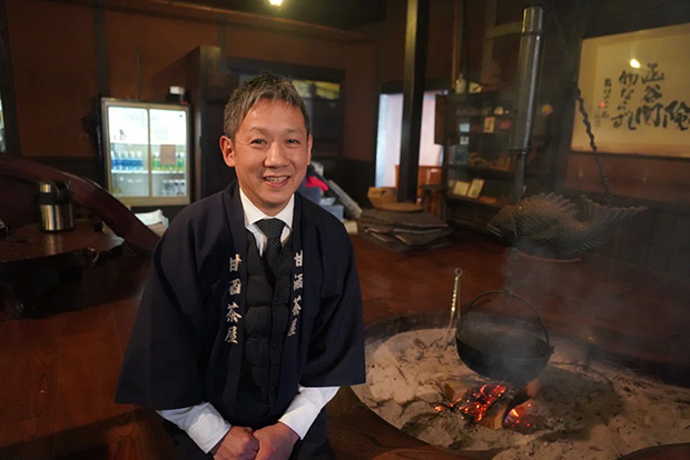 囲炉裏の煙は、茅葺き屋根をより長持ちさせるうえで大きな役割を果たしているそう。
