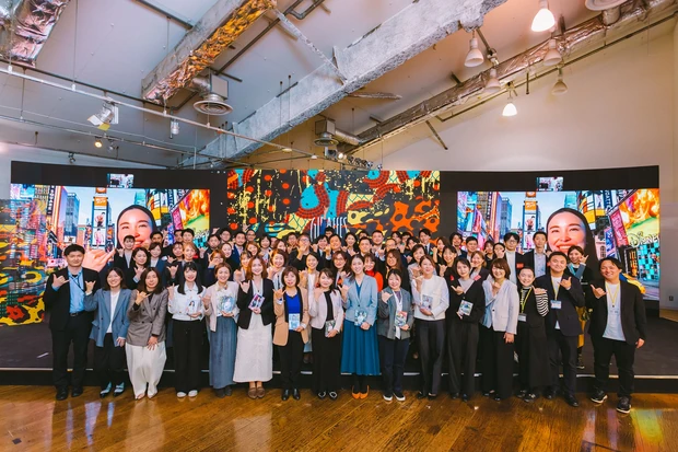 ビジネスプラン発表会 RED TOKYOの様子。前列左から8人目が三浦さん