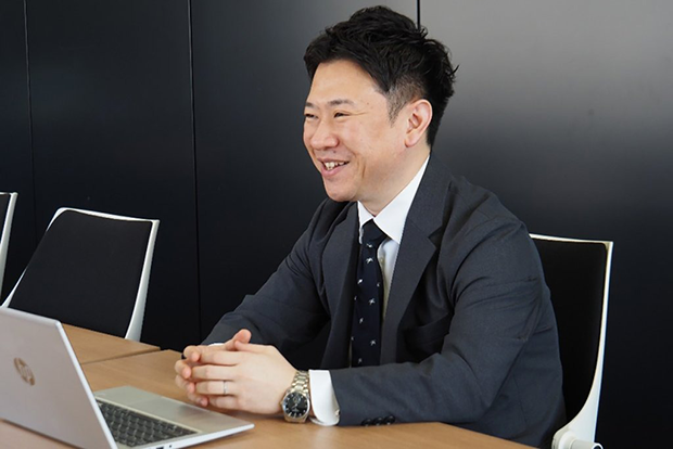 「調整においては、自分が知らないことの方が多いので、まずはフラットに意見を聞いてきちんと議論することを心がけている」と語る、稲葉さん
