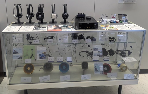 事務所のロビーに並ぶ製品