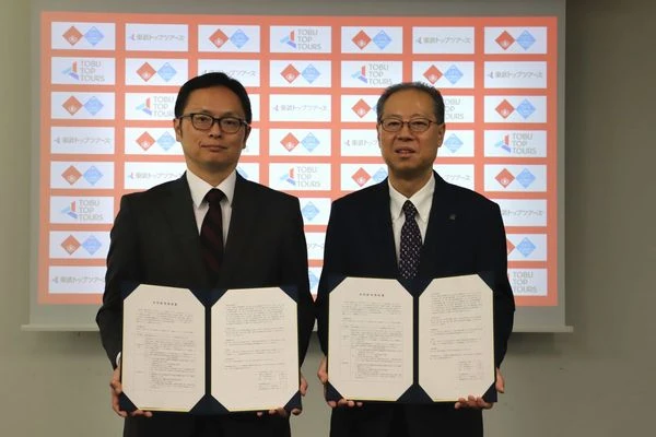 締結式には高橋教授（左）と百木田社長が出席した